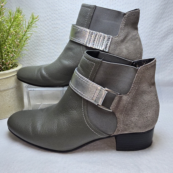 LOGO BY LORI GOLDSTEIN WOMENS SHARON ANKLE BOOT SHOES GRAY SUEDE LEATHER - Picture 1 of 10